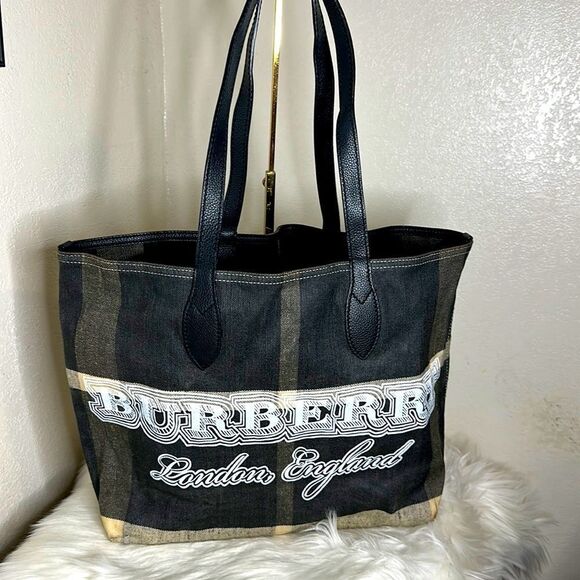 💯 Authentic Burberry Doodle Tote🍀 - Picture 1 of 16